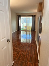 Building Photo - Updated 2-bedroom 1 Bath in Aurora.