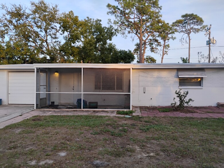 Primary Photo - 2050 Holiday Dr