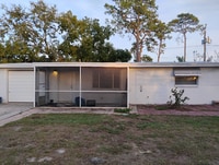 Building Photo - 2050 Holiday Dr