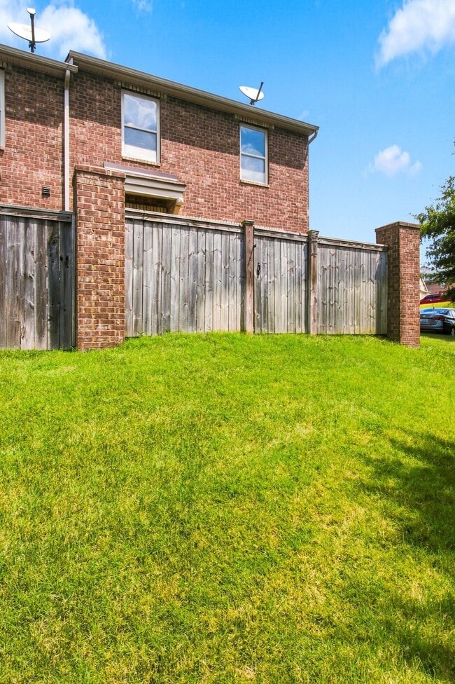 Building Photo - 2065 Newark Ln