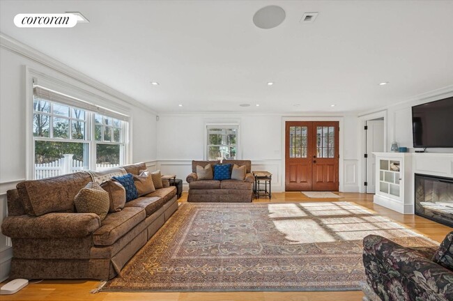 Building Photo - 30 Club Ln