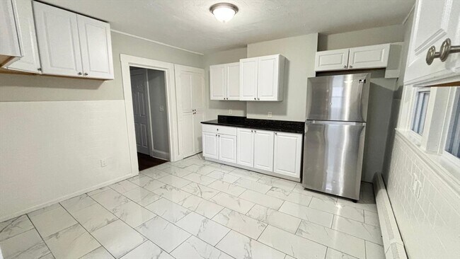 Building Photo - 10 Eames St