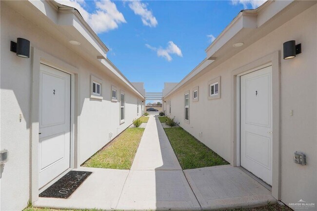 Building Photo - 18 San Vicente