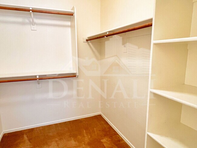 Building Photo - 113 E Palomino Dr