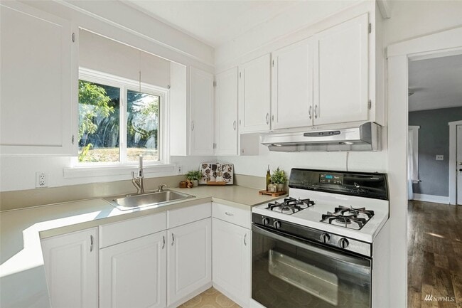 Building Photo - Perfect, cozy home in downtown Bremerton, ...