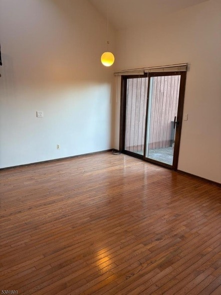 Building Photo - 2 Falkenstein Dr