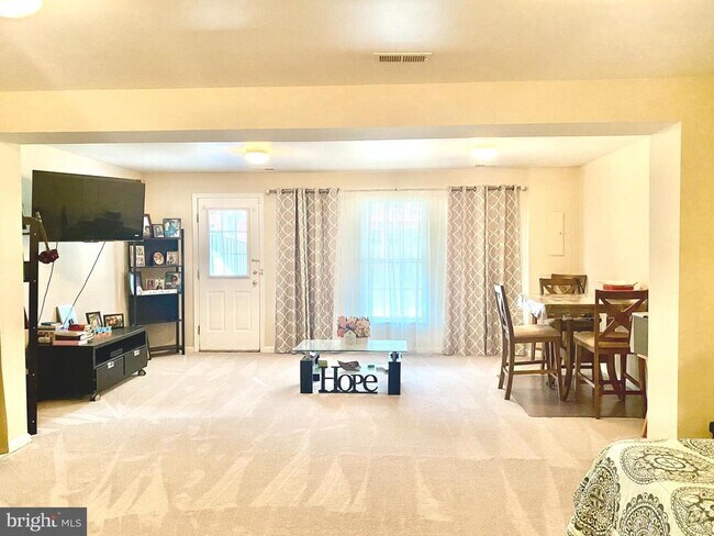Building Photo - 13765 Palmetto Cir