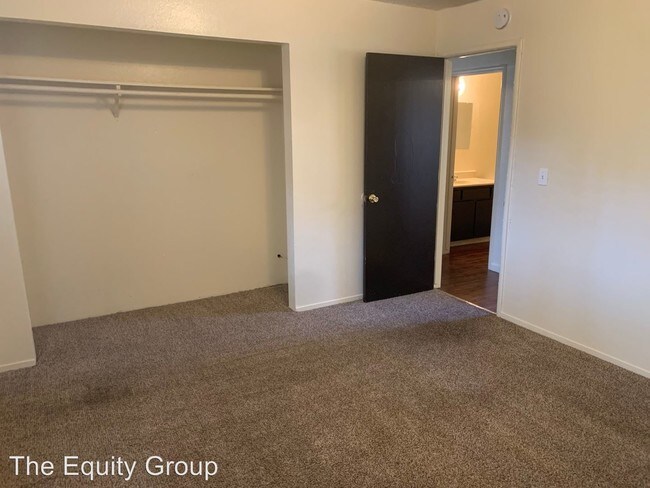 Building Photo - 615 S Demaree St