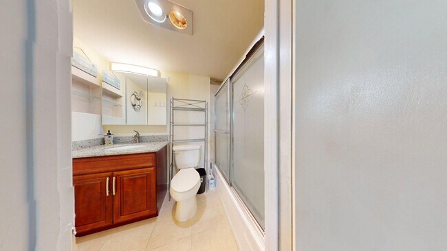 Building Photo - 1 BR 1.5  BEACH-THEMED ABODE- Century Vill...