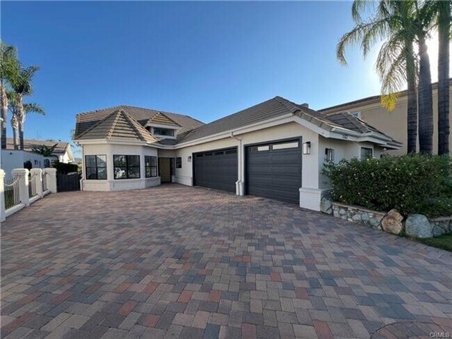 Building Photo - Stunning Lakefront Retreat in Gated Canyon...