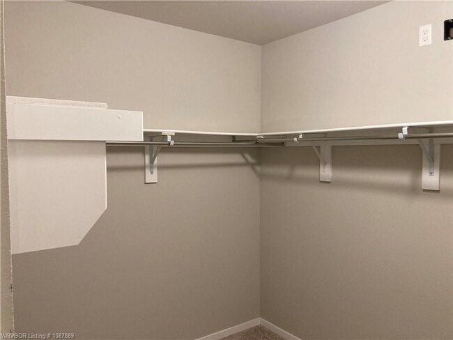 Building Photo - 8004 Dogwood Dr