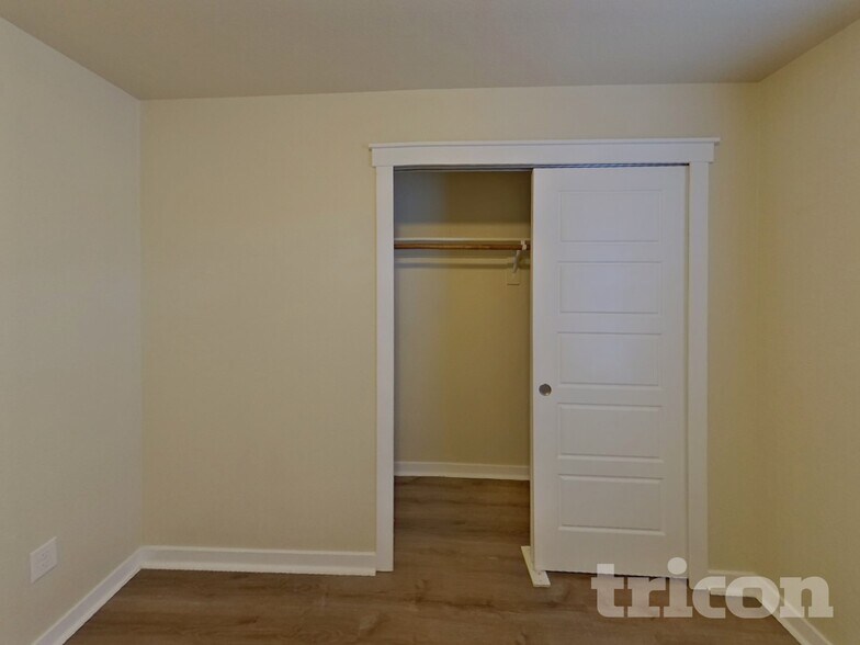 Building Photo - 2482 Ellingwood Dr