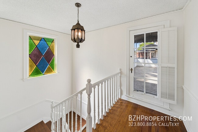 Building Photo - 1284 S Beverly Glen Blvd