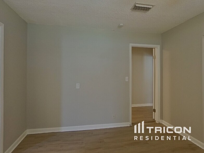 Building Photo - 10206 Deepbrook Dr