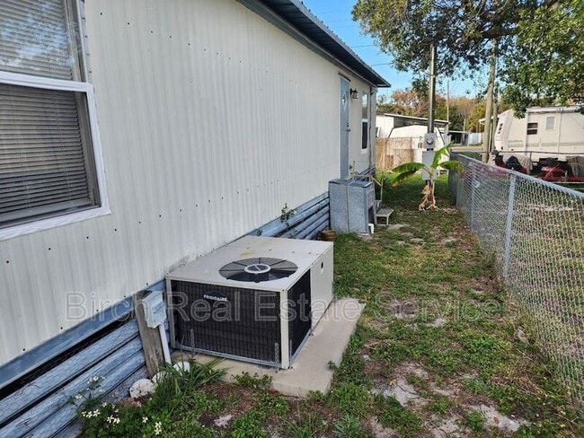 Building Photo - 7211 Lofty Dr