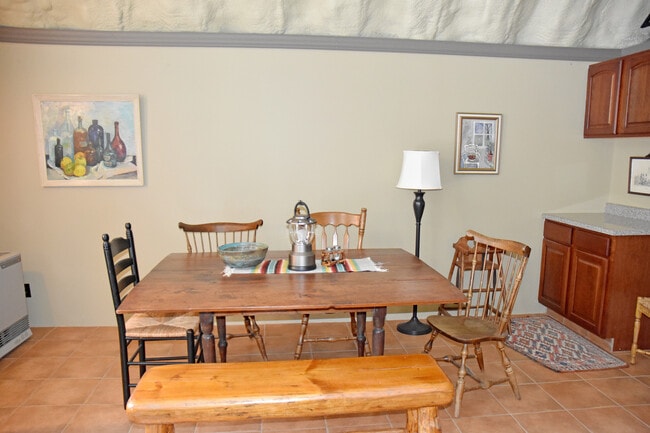 Building Photo - Furnished Home on Spoon Lake