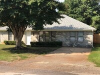 Building Photo - 3 Bedroom in Hallsville ISD