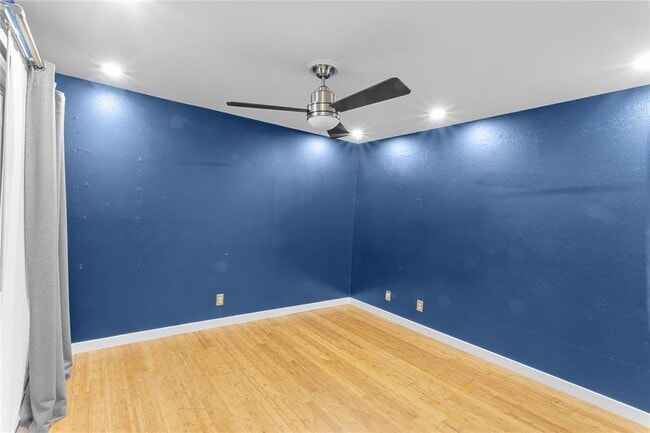 Building Photo - 1304 Summit St