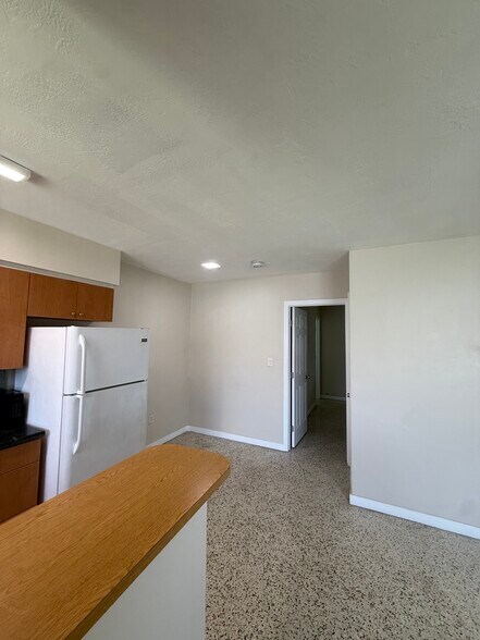 Building Photo - 1040 W 28th St