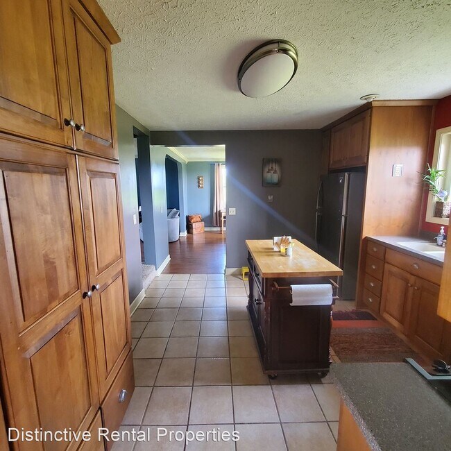 Building Photo - 3 br, 2 bath House - 4602 E 100 S