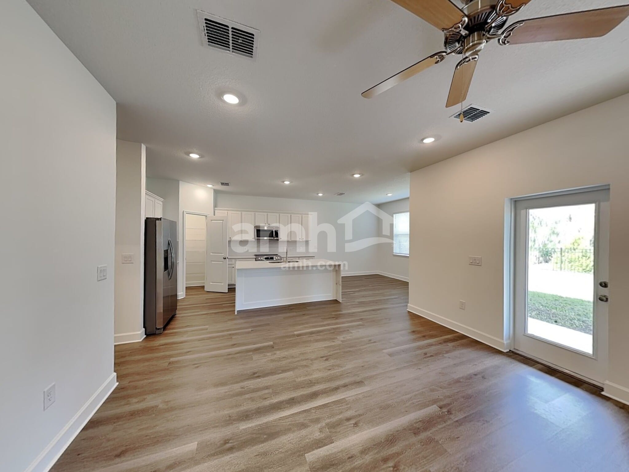 Building Photo - 3316 Muscatine Ave