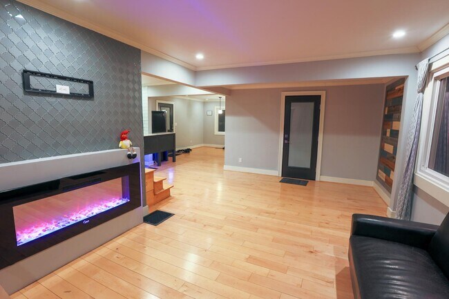 Building Photo - 1020 Ridgewood Ave