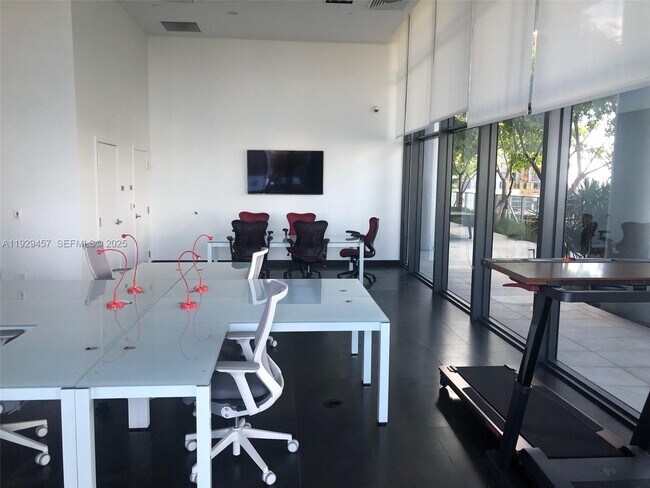 Building Photo - 1600 NE 1st Ave