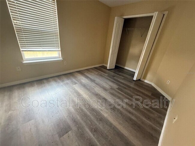 Building Photo - 5320 Lorilawn Dr