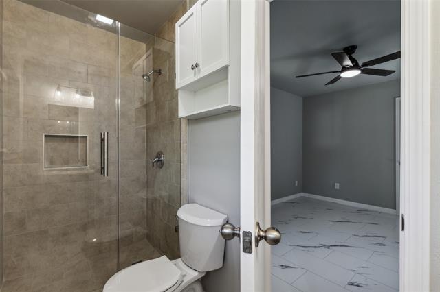 Building Photo - 2504 Avon Dr