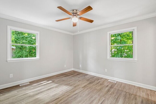 Building Photo - Great Location off of South Holden Road. 3 Bedroom 2 Bathroom Home.