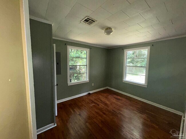 Building Photo - 517 Lakewood Rd