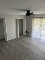 Building Photo - 12 Lake Vista Trl