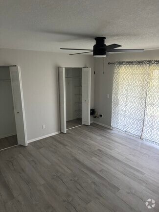 Building Photo - 12 Lake Vista Trl
