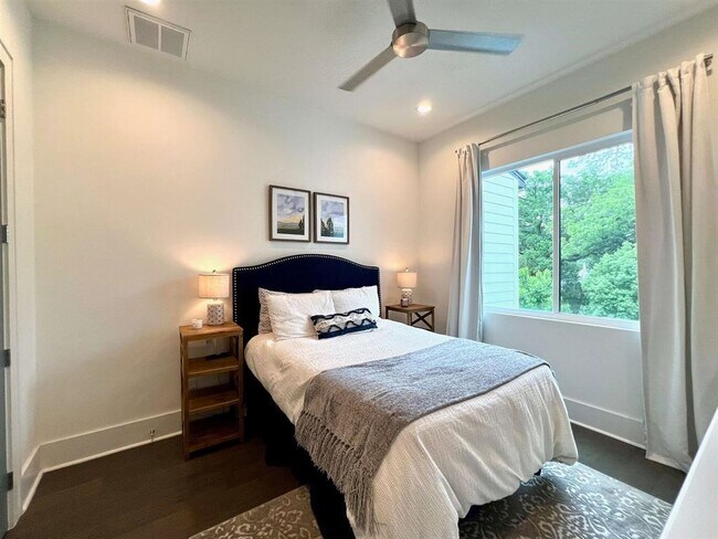 Building Photo - 1543 Pine St