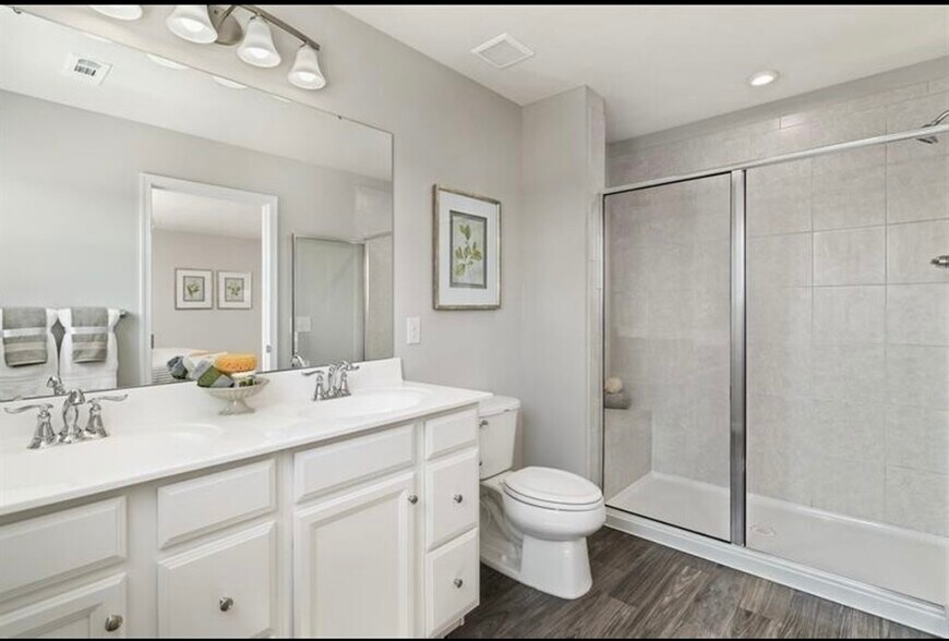 Building Photo - 1349 Crescent Ridge Dr
