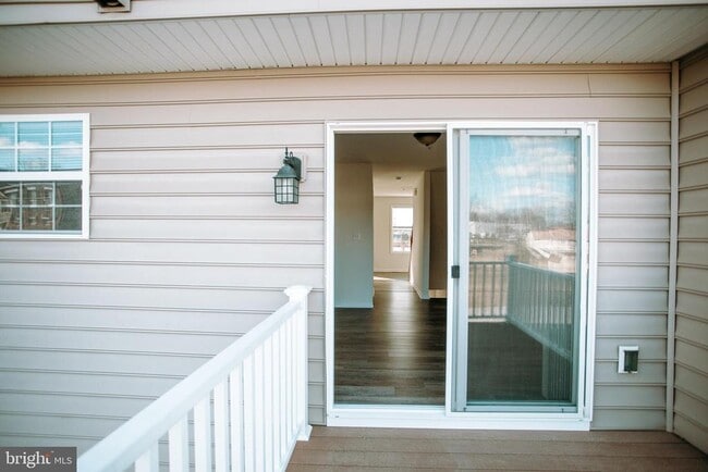 Building Photo - 10 Breezewood Dr
