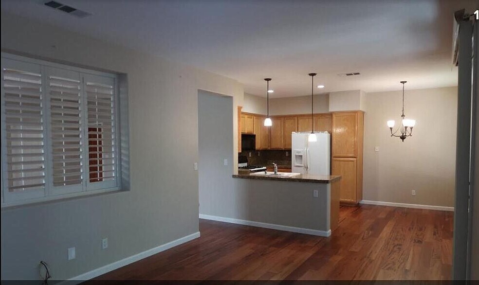 Building Photo - 1715 Palatia Dr