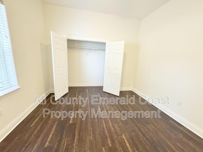Building Photo - 722 Kelly St