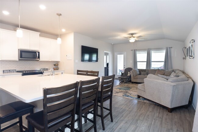 Building Photo - 7155 Blue Oak Dr