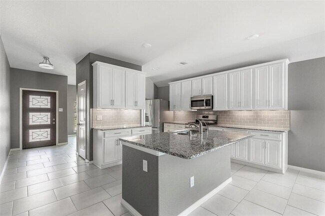 Building Photo - 18115 Van Berkel Ln