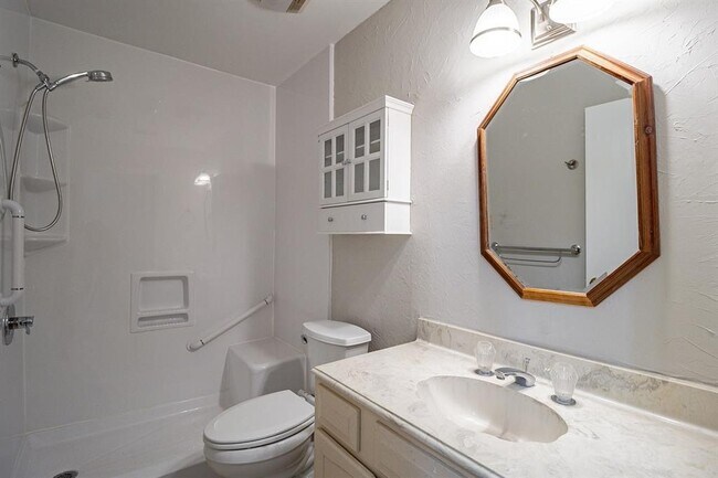 Building Photo - 12406 Nova Dr