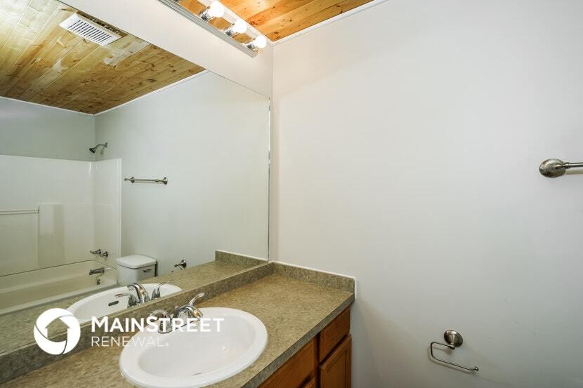 Building Photo - 9909 Lakewood Dr
