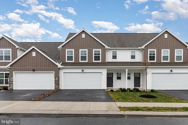 Building Photo - 7870 Briarwood Dr