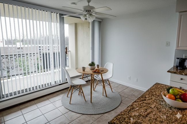 Breakfast nook - Wynnewood House