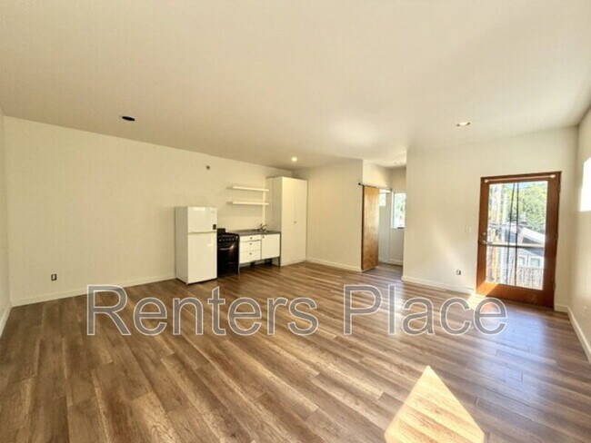 Building Photo - 1411 S Rockford Ave