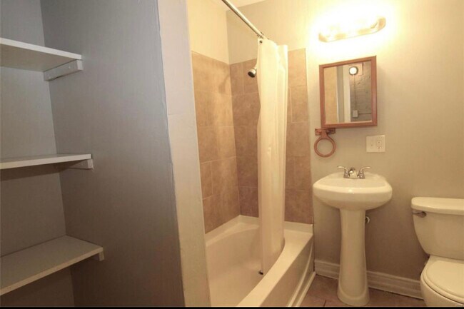 Building Photo - 3016 California Ave