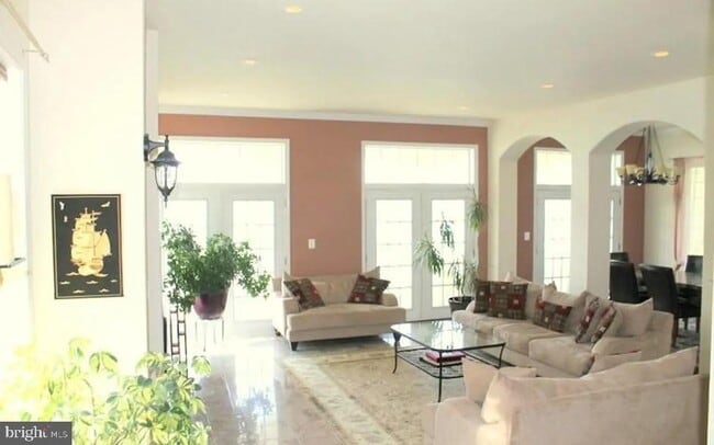 Building Photo - 1355 N Independence Dr