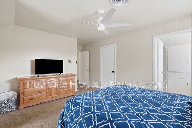 Building Photo - 2423 W Gramercy Pl