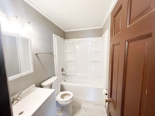 Building Photo - 1497-MF2-E3