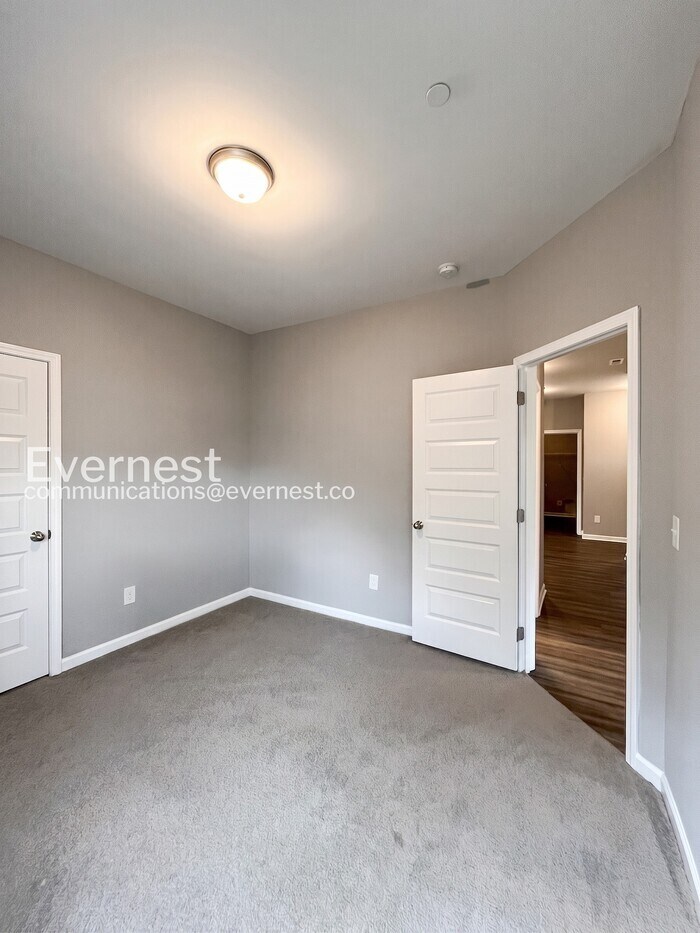 Building Photo - 1105 Prospect Ct